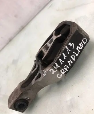 Opel Grandland X Engine mount bracket 9811786580