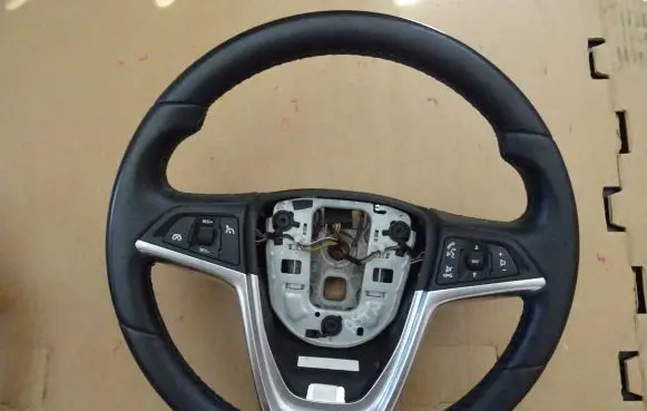 Opel Astra J Steering wheel 13351026