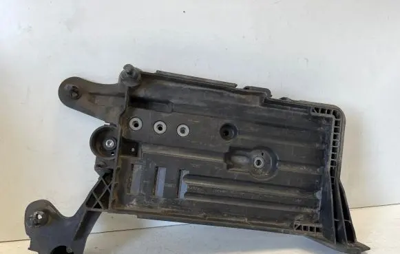 Skoda Superb B8 (3V) Battery tray 5Q0915331J 5Q0915321H