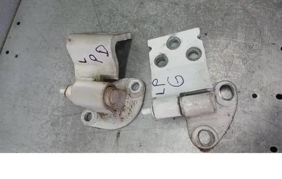 Mercedes-Benz Vito Viano W638 Front door upper hinge