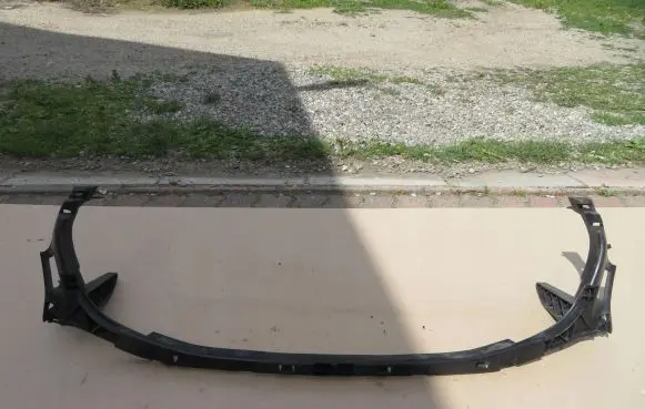 Front bumper mounting bracket