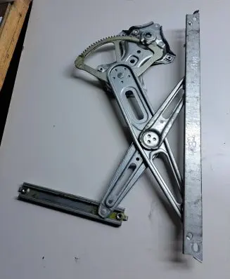 Toyota Yaris Front window lifting mechanism without motor