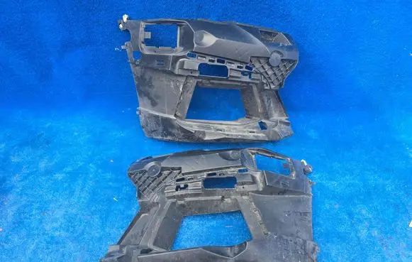 BMW 5 G30 G31 G38 Front bumper mounting bracket 8098675 8098676