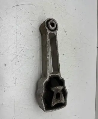 Engine mount bracket