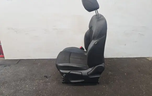 Renault Kadjar Front driver seat 28112017 F154911500 1549115X