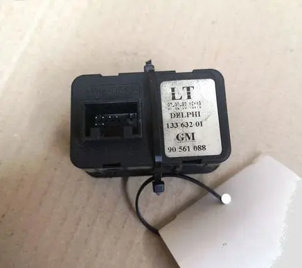 Opel Zafira A Electric window control switch 13363201