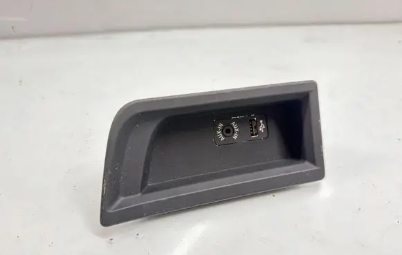 BMW 3 F30 F35 F31 USB socket connector 9207358 58450710 105026813