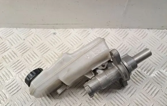 Master brake cylinder