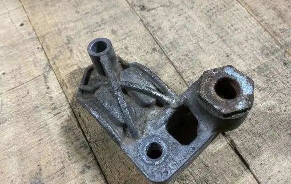 Mercedes-Benz E W211 Sway bar bush bracket, front A2113231226 2113231226