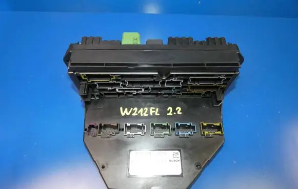 Mercedes-Benz E W212 Relay mounting block A2129004025 A2319029902 A2129011107