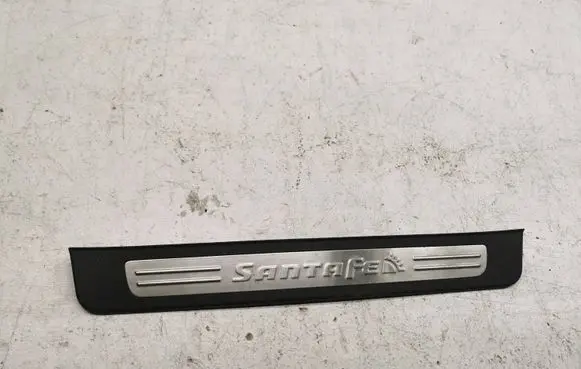 Hyundai Santa Fe Front sill trim cover 858712b000