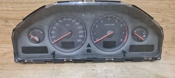 Speedometer (instrument cluster)