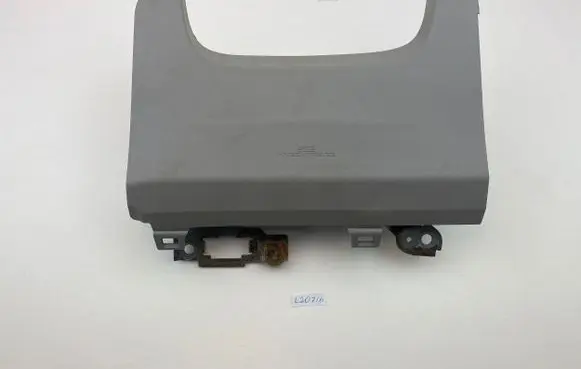 Toyota Prius+ (ZVW40) Knee airbag E03M02L