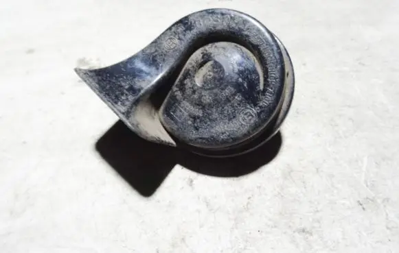 Volkswagen Golf V Horn signal 703881157
