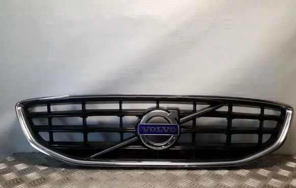 Volvo V40 Front bumper upper radiator grill 31353120