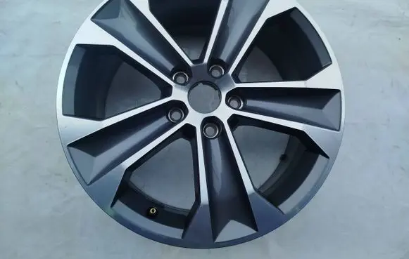 Seat Ateca R18 alloy rim 575601025C