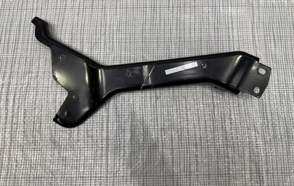 Maserati GranTurismo Fender mounting bracket M189