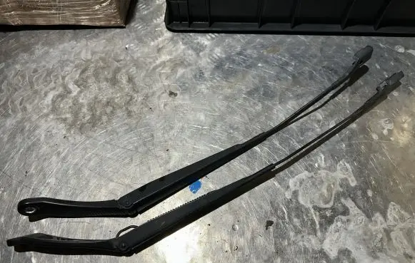 Citroen C4 II Front wiper blade arm 9687494480 9687490380