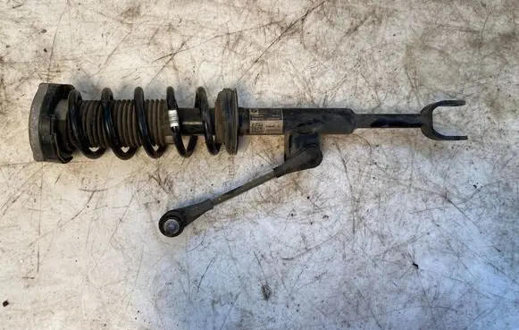 BMW 5 G30 G31 Front shock absorber with coil spring 6866598