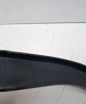 Front wiper blade arm