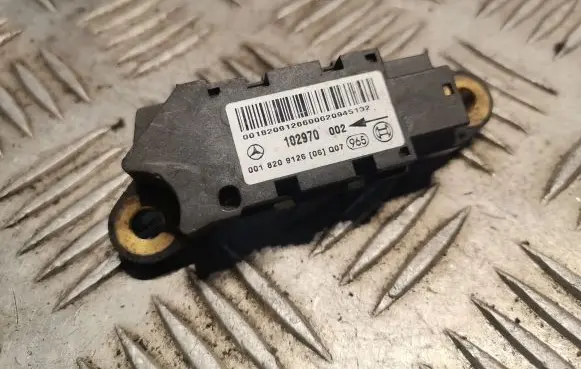 Mercedes-Benz C W203 Airbag deployment crash/impact sensor 0018209126