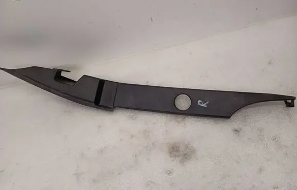 Chevrolet Volt I Fender end trim 22774562