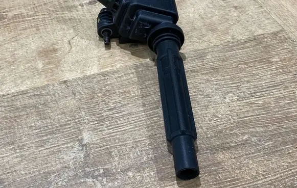 Alfa Romeo Stelvio High voltage ignition coil 50050430 68211953AA E2010017582