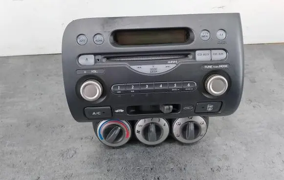 Radio/CD/DVD/GPS head unit