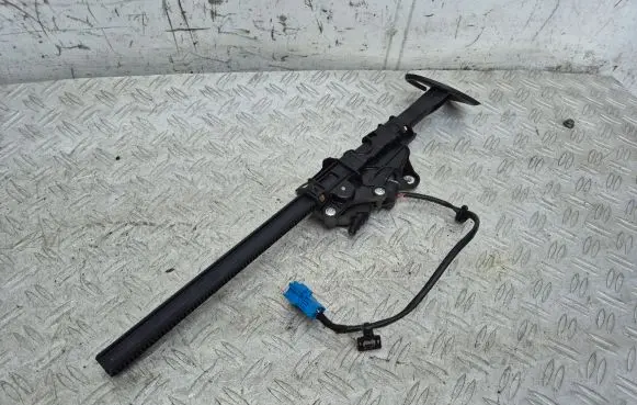 Mercedes-Benz E C207 W207 Seat belt adjustment motor A2058600182 309265410 308362910AA