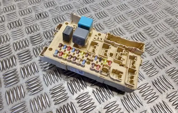 Toyota Avensis T250 Fuse module 8264105020A 06072623162702