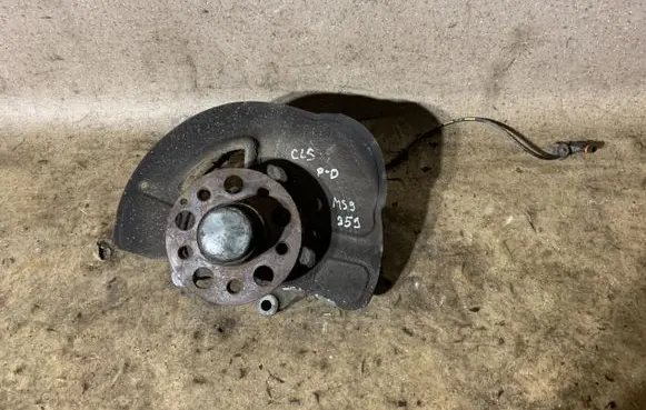 Mercedes-Benz CLS C218 X218 Front wheel hub