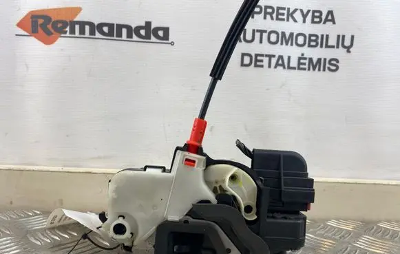 Opel Zafira C Front door lock 17183361