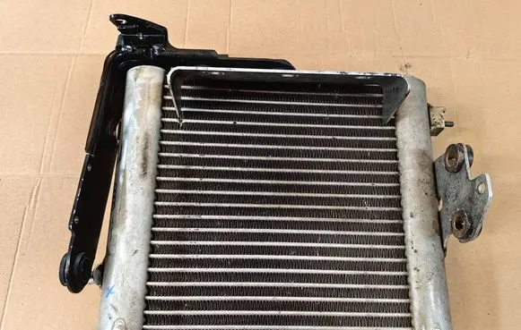 Audi RS6 C7 Engine oil radiator 4G0117021B