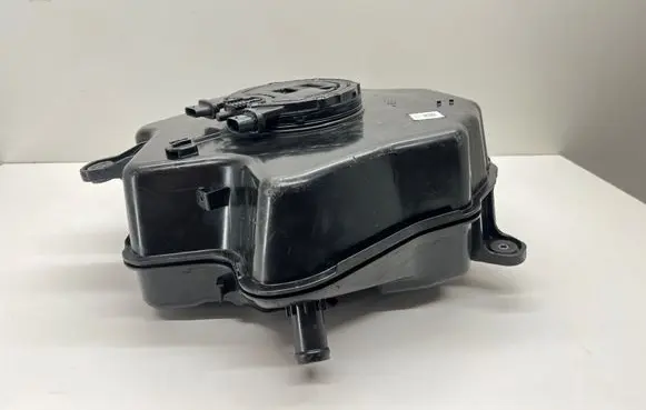 BMW 5 G30 G31 G38 AdBlue liquid reservoir 7391919 16197391919 9488147