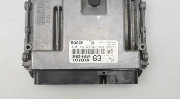 Toyota Avensis T270 Engine control unit/module 8966105G30