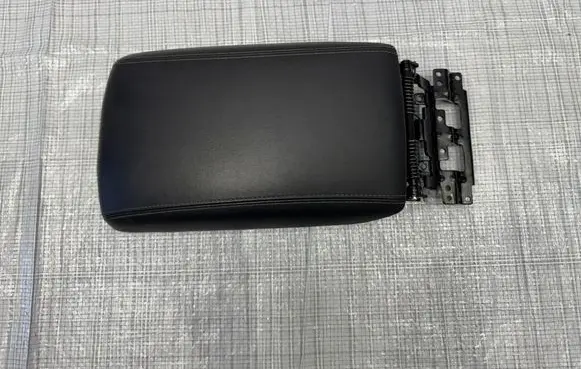 KIA Sorento IV Armrest 