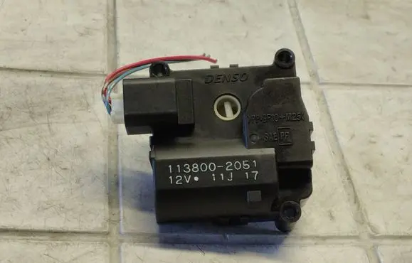 Toyota Corolla Verso AR10 Air flap motor/actuator 1138002051