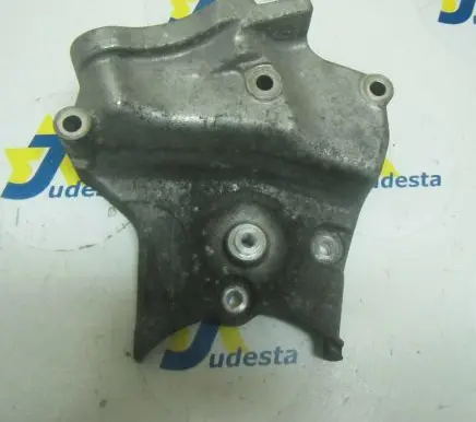 Opel Vectra C Engine mounting bracket 55210530