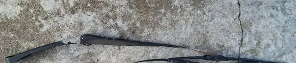 Subaru Forester SF Front wiper blade arm