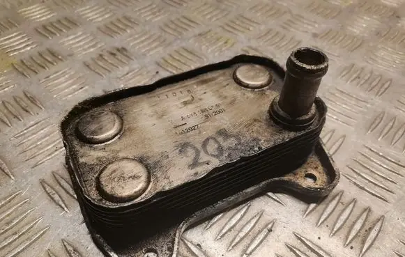 Mercedes-Benz C W203 Gearbox / Transmission oil cooler 6121880101