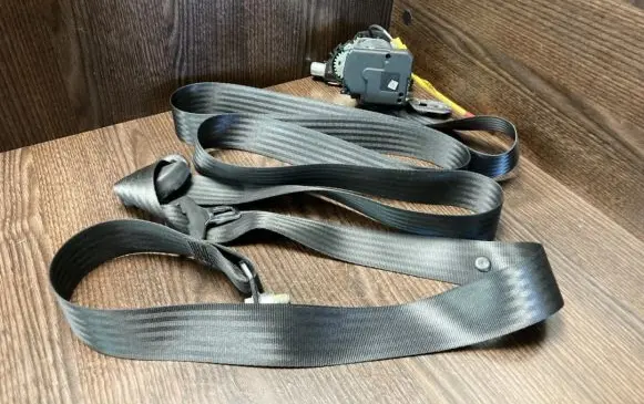 Iveco Daily 4th gen Front seatbelt 94070128D 33017280A1