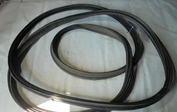 Lexus RX 330 - 350 - 400H Sliding door rubber seal 