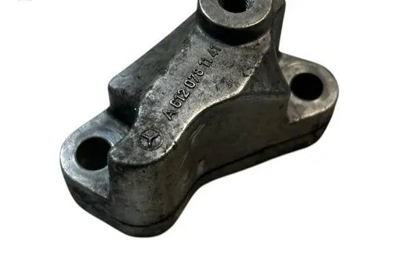 Mercedes-Benz E W211 Engine mounting bracket A6120781141