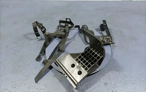 Volvo XC40 Battery box tray 32132861
