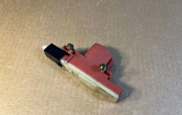 BMW 7 E23 Rear door lock 51261372594