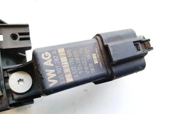 Volkswagen Golf Plus Glow plug pre-heat relay 03G907282A 0522120505