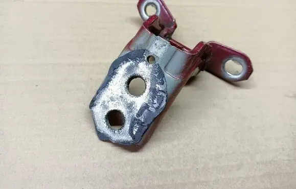 Nissan Juke I F15 Front door lower hinge