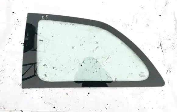 Toyota Yaris Rear side window