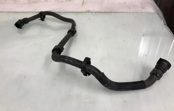 Opel Mokka B Engine coolant pipe/hose 9824370680