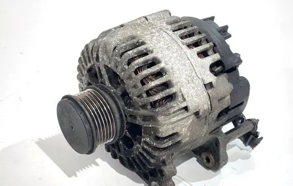 Volkswagen Golf V Generator/alternator 06F903023C